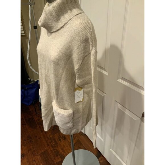 M Magaschoni Beige Wool Blend Turtleneck Sweater w/ Furry Pockets, Size M - Picture 4 of 7